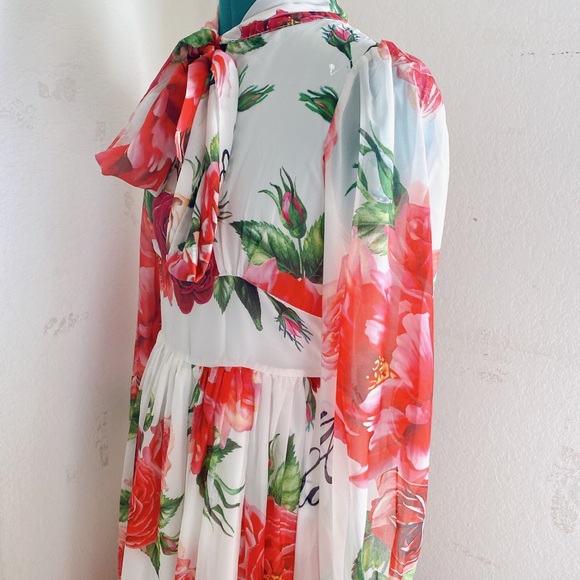 STUNNING RED FLORAL BRIDGERTON PRINCESS MAXI DRESS. - Picture 10 of 14